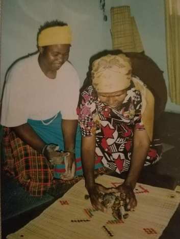 Bass John throwing the bones with her sangoma teacher